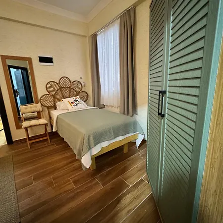 Ados Hotel 2*