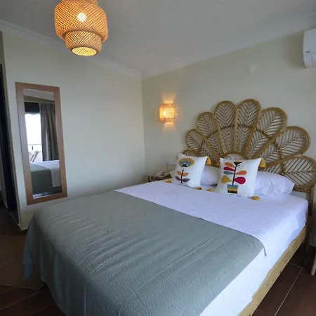 Ados Hotel 2*