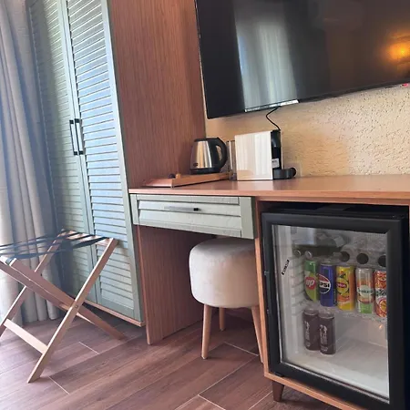 Ados Hotel 2*